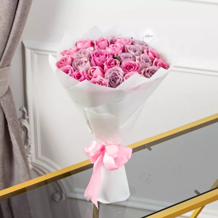 Букет из 25 разноцветных роз 50 см Ягодный микс