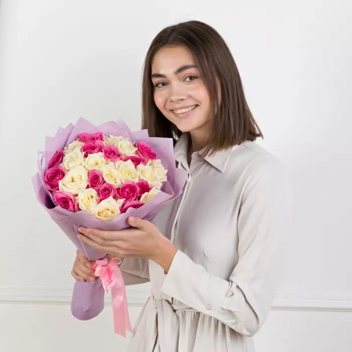 25 разноцветных роз 60 см Воздушный пломбир