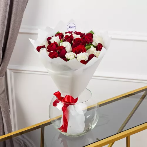 Букет для жены из 35 красно-белых роз