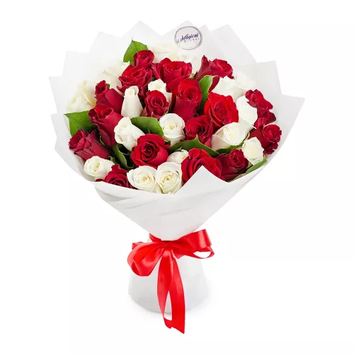 Букет для жены из 35 красно-белых роз