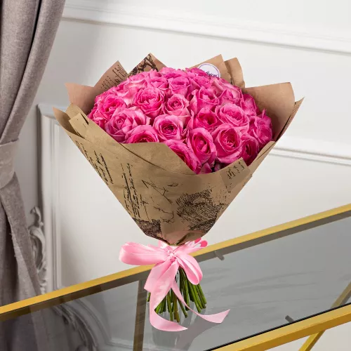 Букет из 35 розовых роз 40 см в крафте