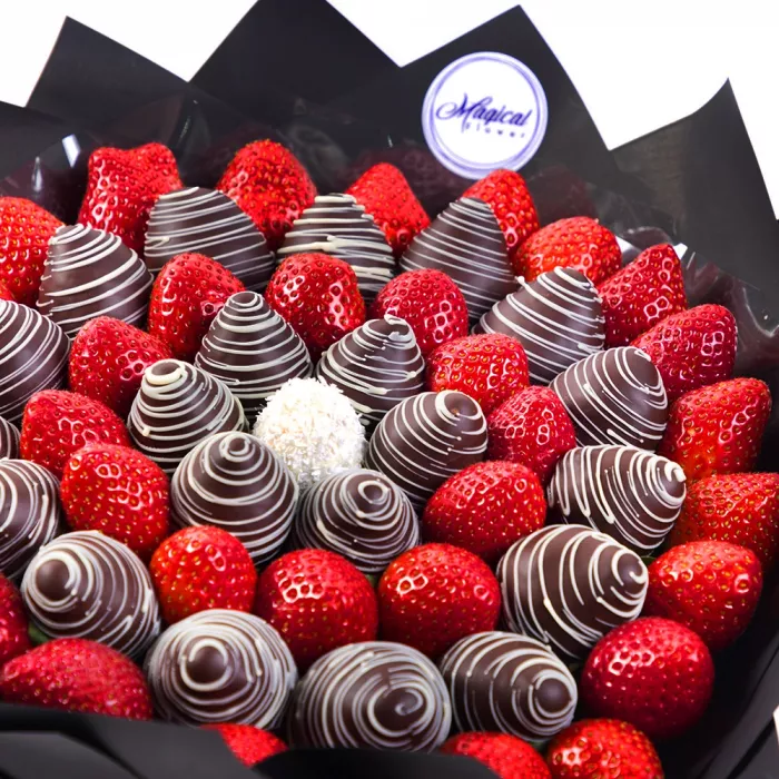 Букет из клубники (Леди в чёрном размер L)