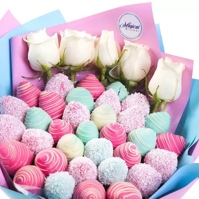 Букет из клубники (Полярное сияние размер М) Букет из клубники (Полярное сияние размер М)