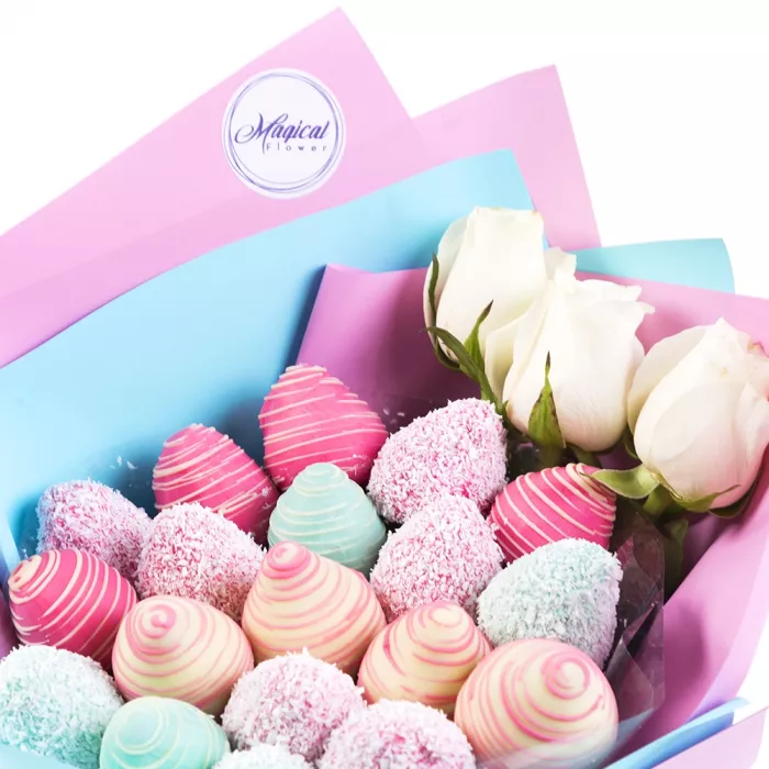 Букет из клубники (Полярное сияние размер S) Букет из клубники (Полярное сияние размер S)