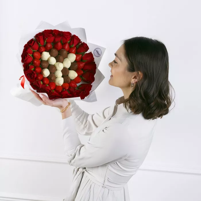 Букет из клубники (Салют размер М) Букет из клубники (Салют размер М)