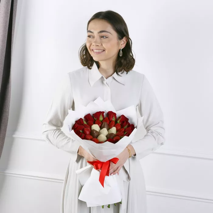 Букет из клубники (Салют размер S) Букет из клубники (Салют размер S)