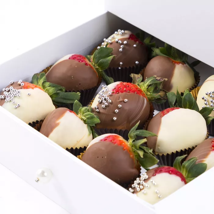 Клубника в шоколаде (Белая коробка с Секретом)