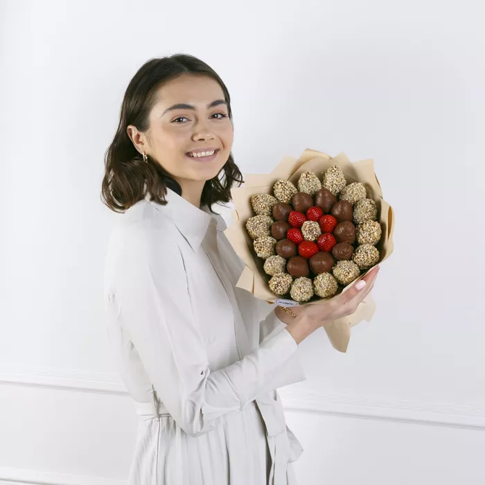 Букет из клубники (Миндаль размер М)