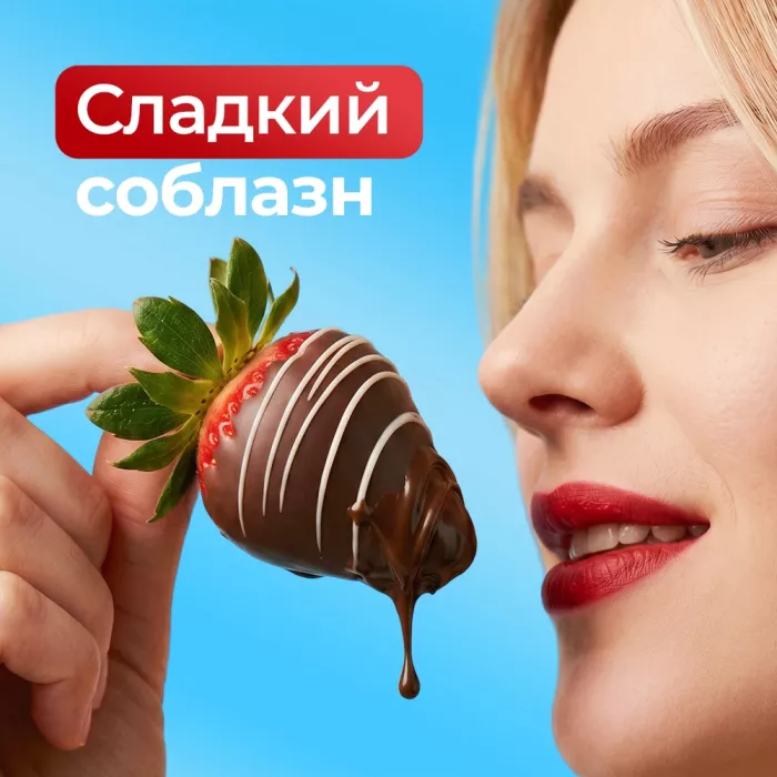 Букет из 51 красной розы с набором из клубники в шоколаде в подарок