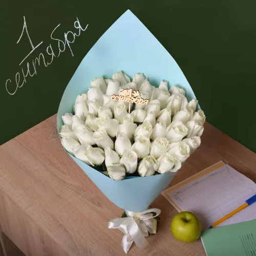 Букет из 51 белой розы в крафте